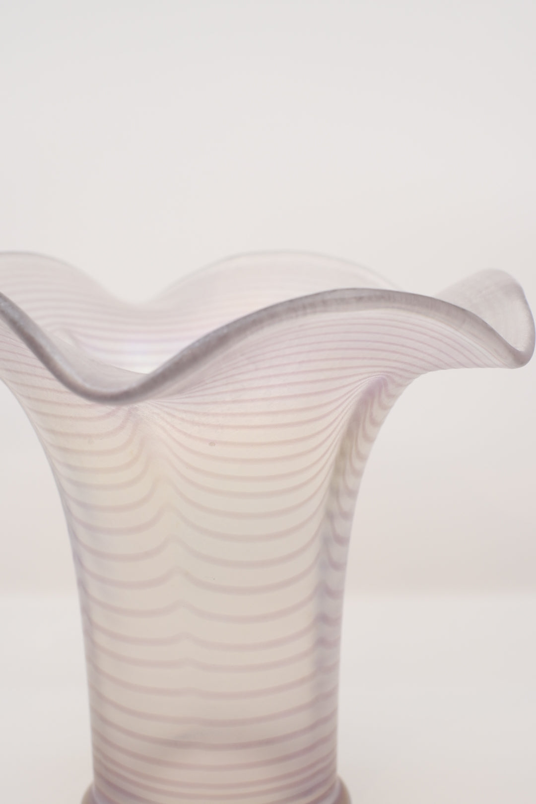Art-Nouveau Iridescent Glass Vase "Gallo"